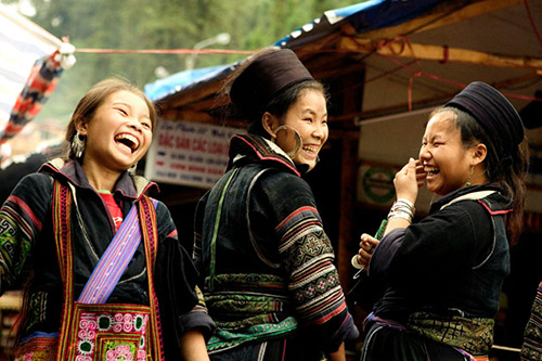 Hmong girls in Sapa