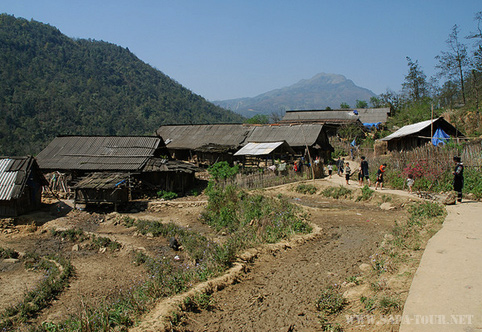 Ta Phin village