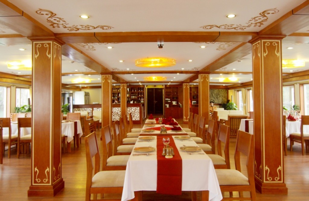 Huong Hai Sealife Cruise Restaurant-1